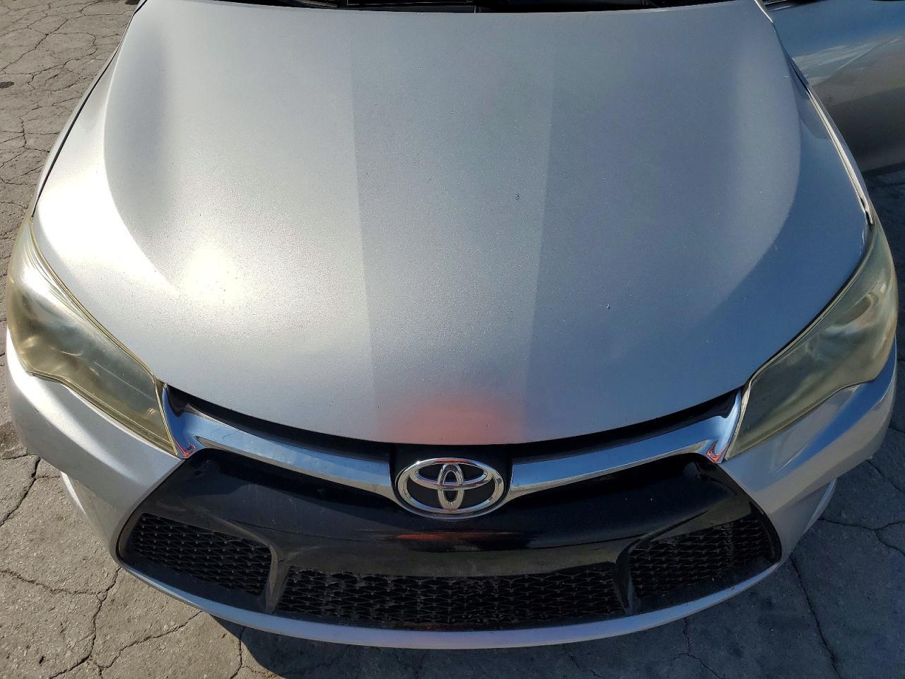 2016 Toyota Camry Se - zdjęcie 11