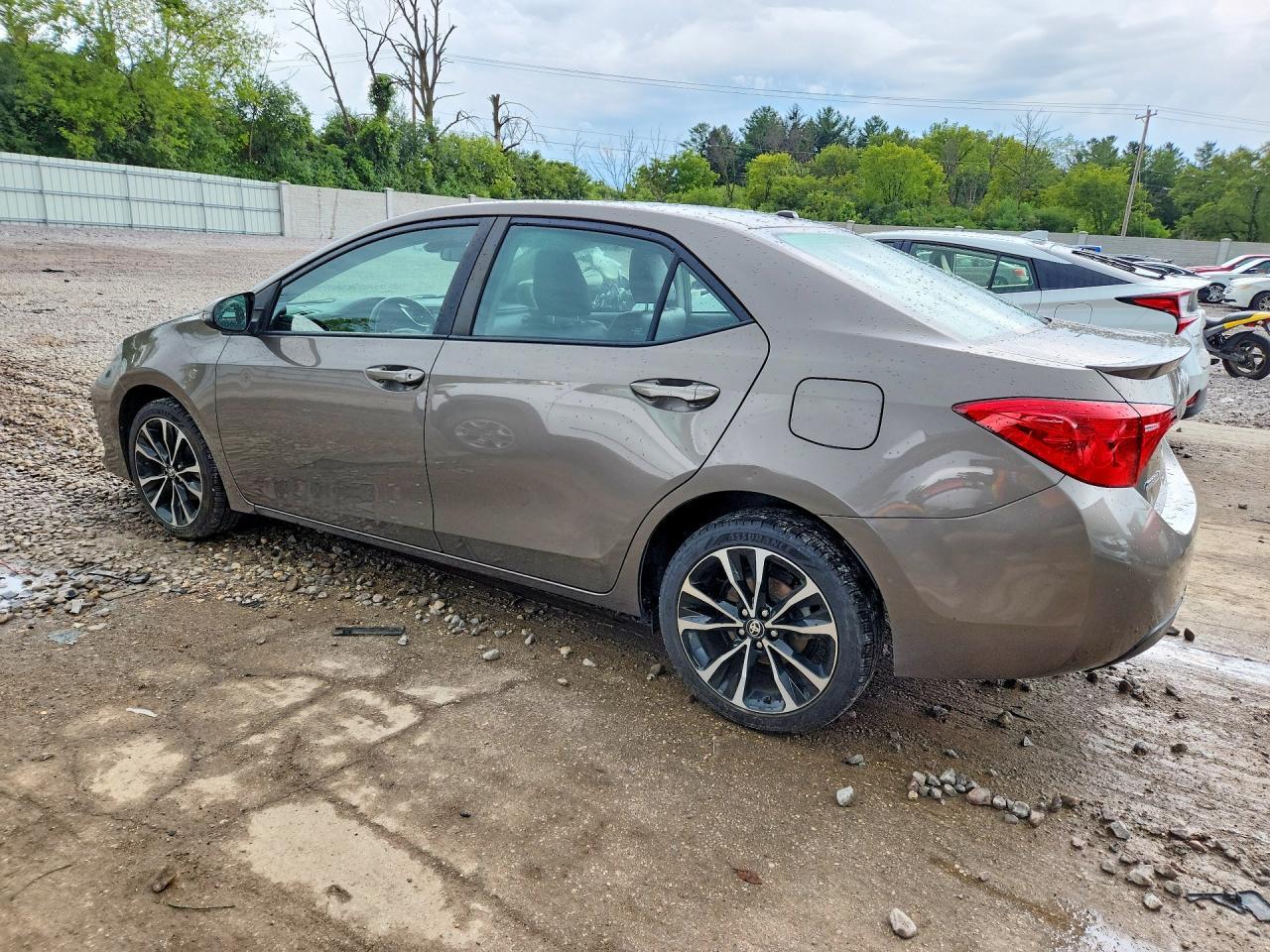 2017 Toyota Corolla Se - zdjęcie 2