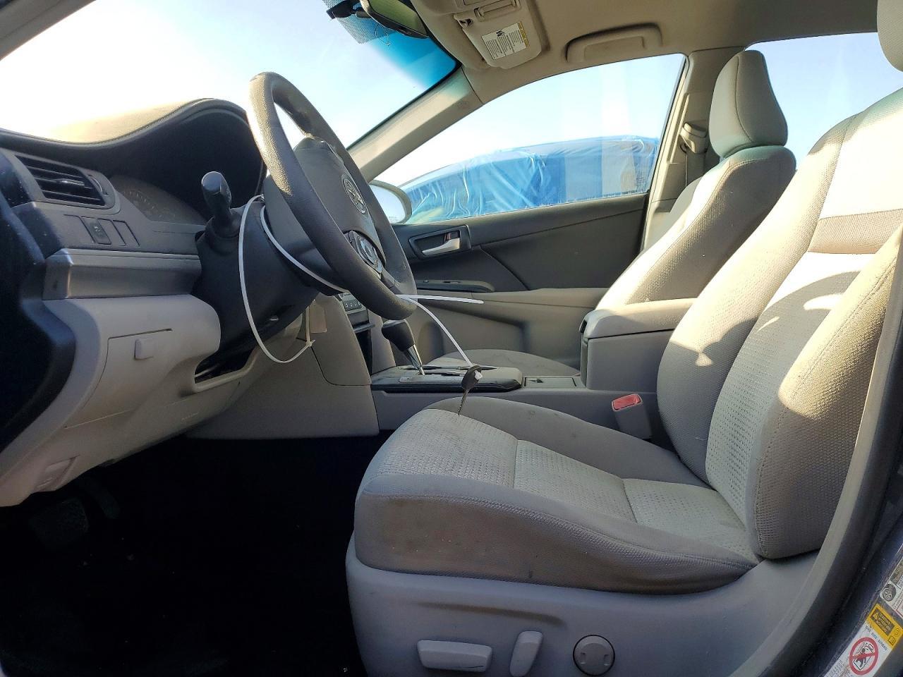 2014 Toyota Camry Le - zdjęcie 7