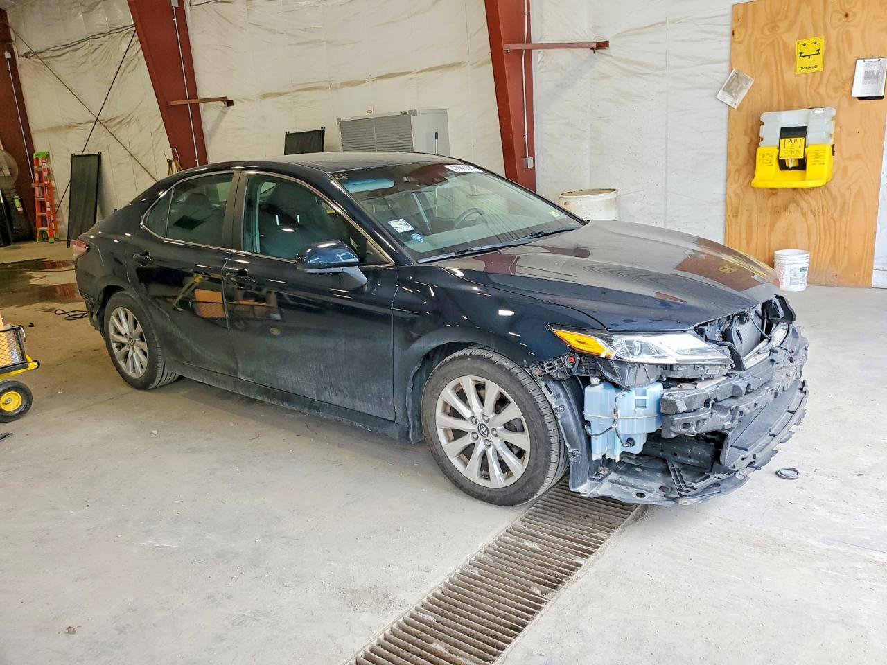 2018 Toyota Camry Le - zdjęcie 4