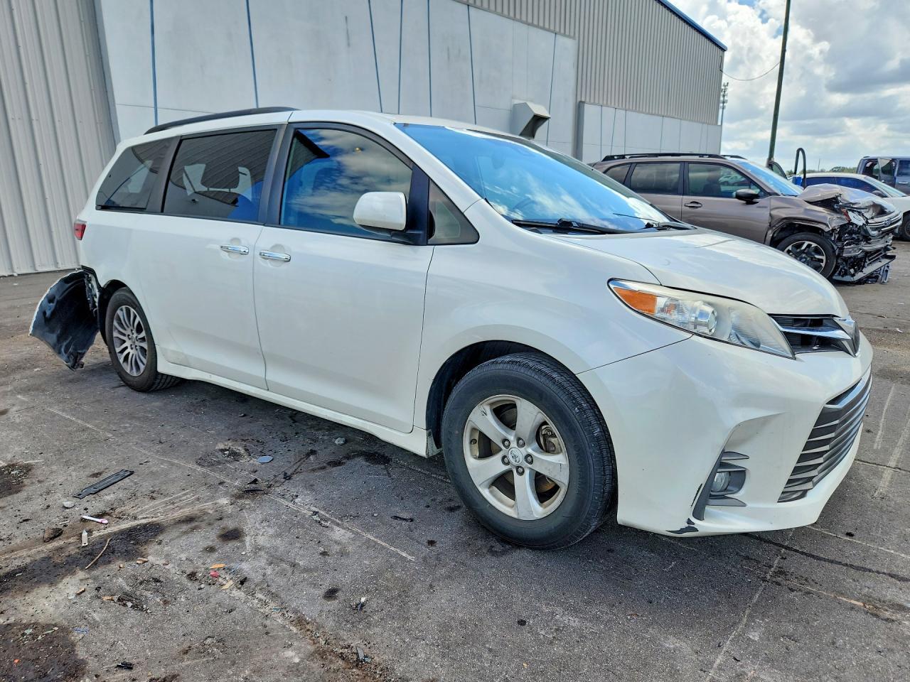 2020 Toyota Sienna Xle 8-Passenger - zdjęcie 4