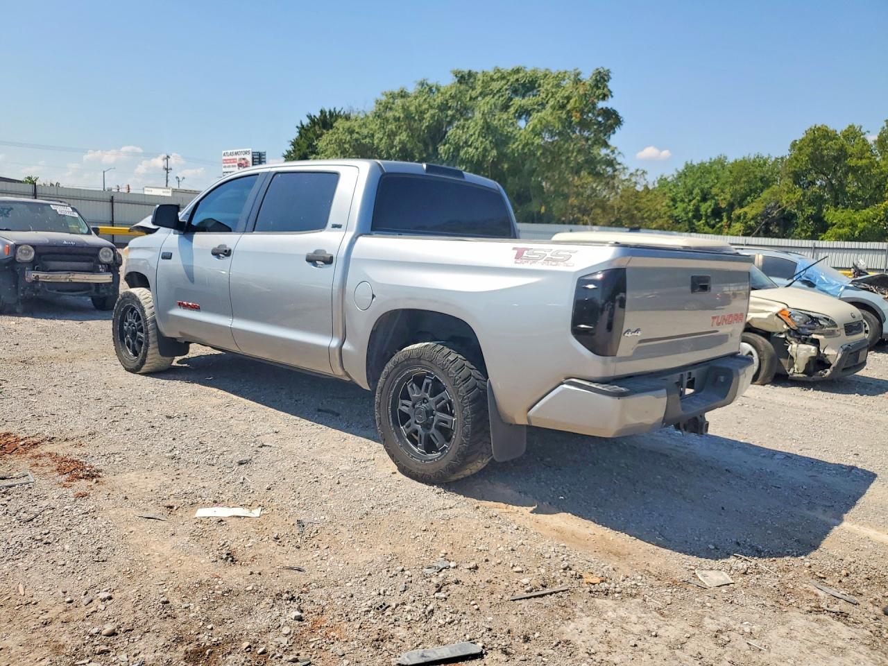 2017 Toyota Tundra Sr5 - zdjęcie 2