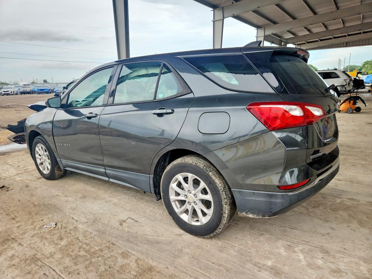 2018 Chevrolet Equinox Ls - zdjęcie 2