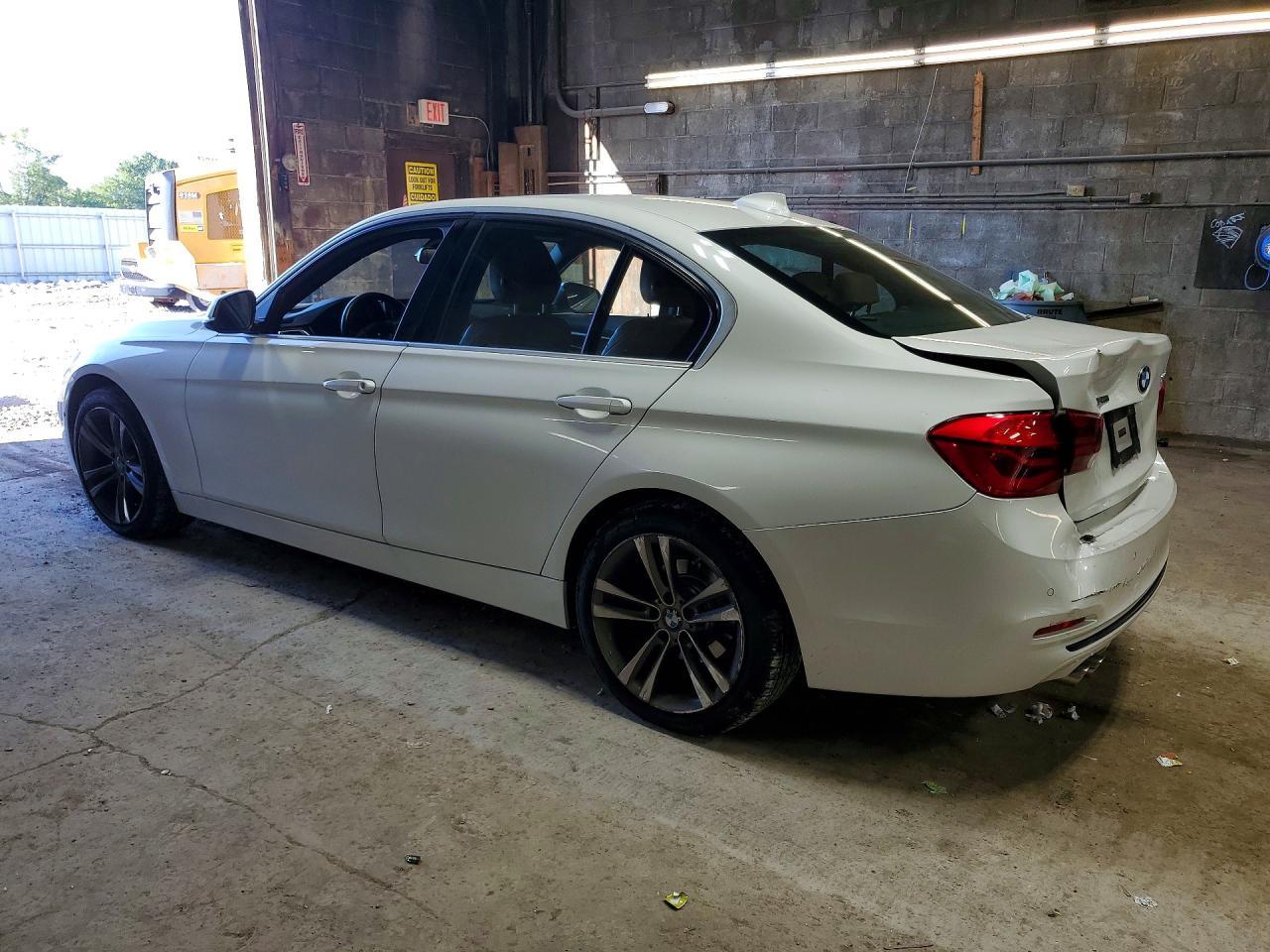 2017 BMW Seria 3 330i - zdjęcie 2