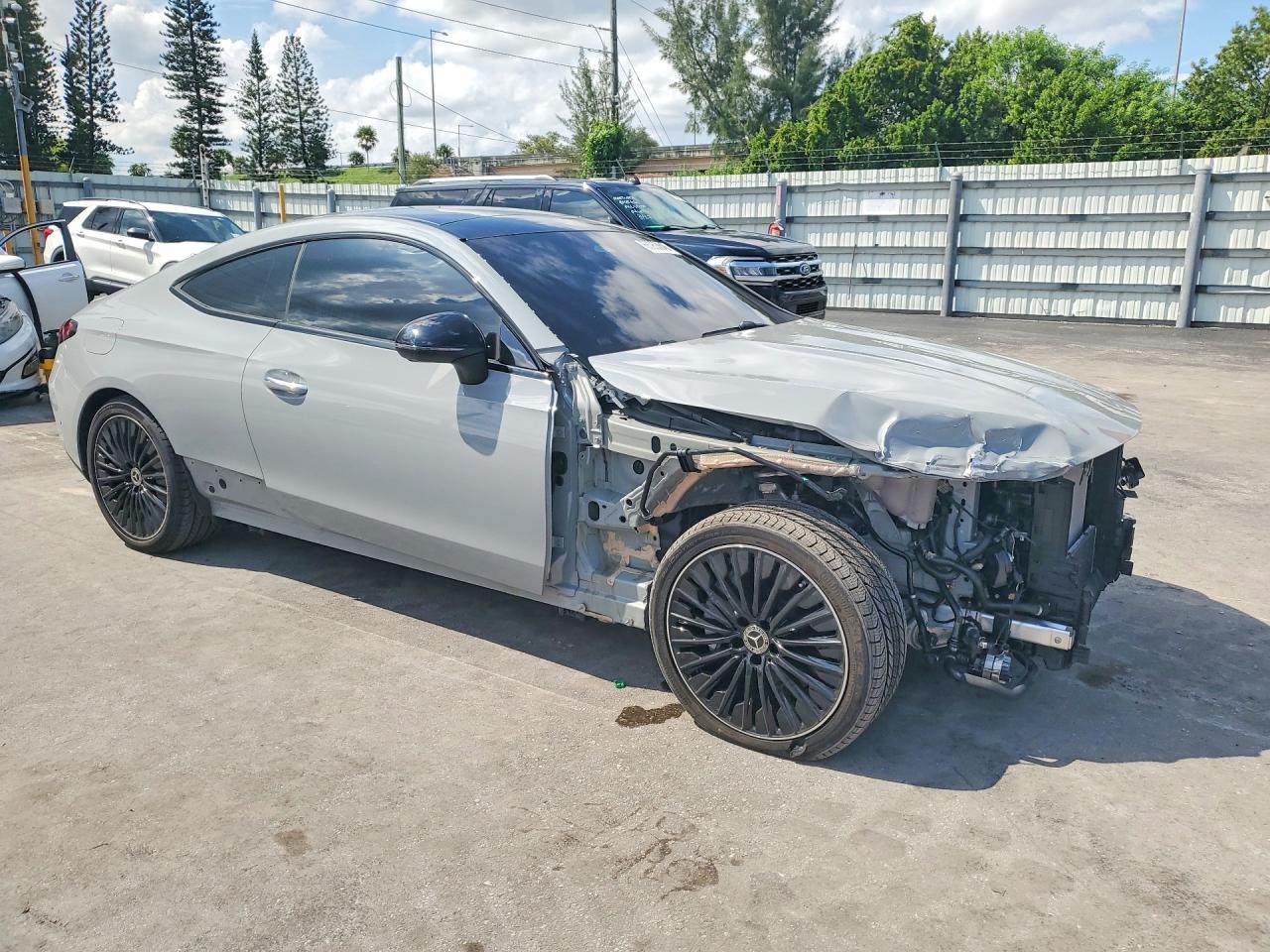 2026 Mercedes-Benz Cle 300 4Matic - zdjęcie 4