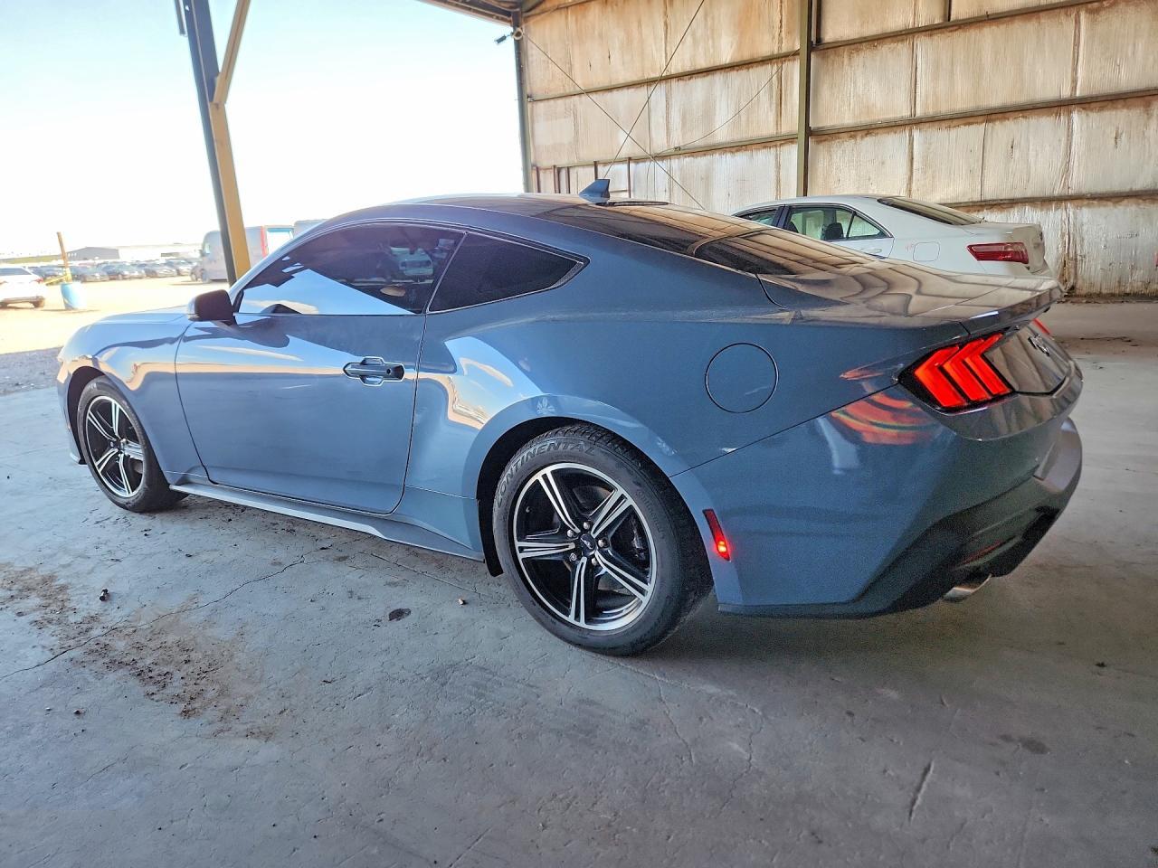2024 Ford Mustang - zdjęcie 2
