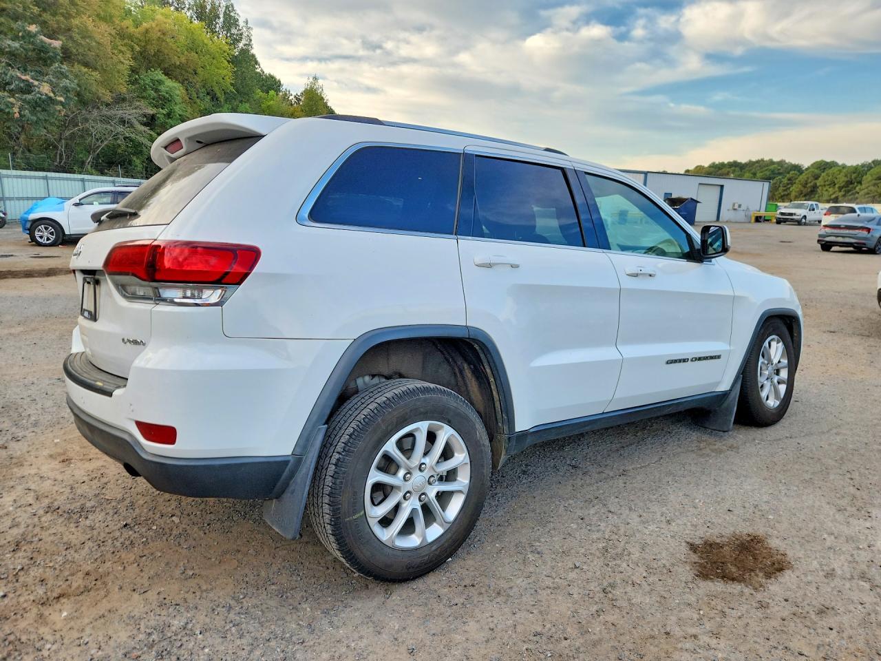 2021 Jeep Grand Cherokee Laredo - zdjęcie 3