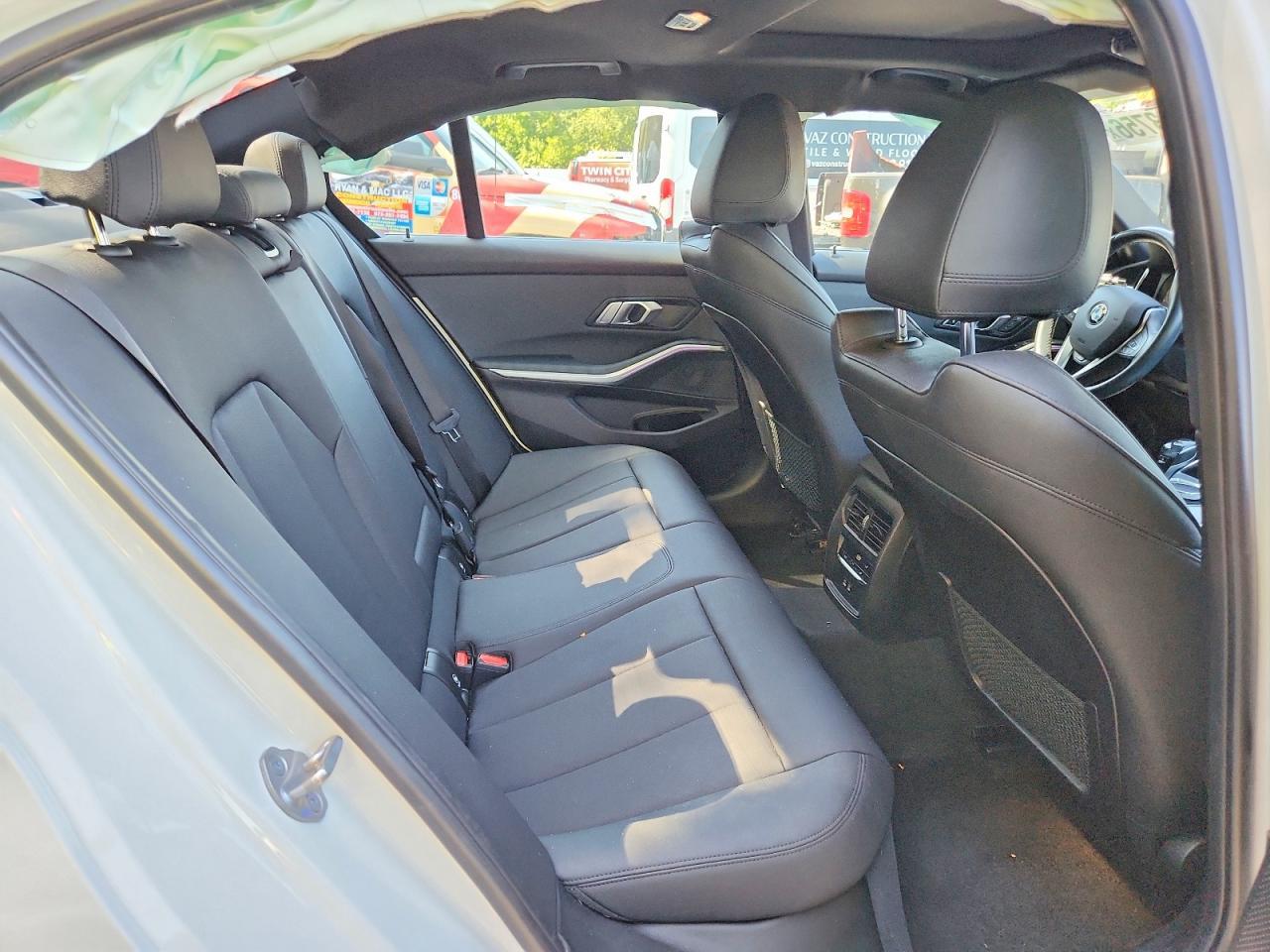 2021 BMW Seria 3 330i - zdjęcie 10