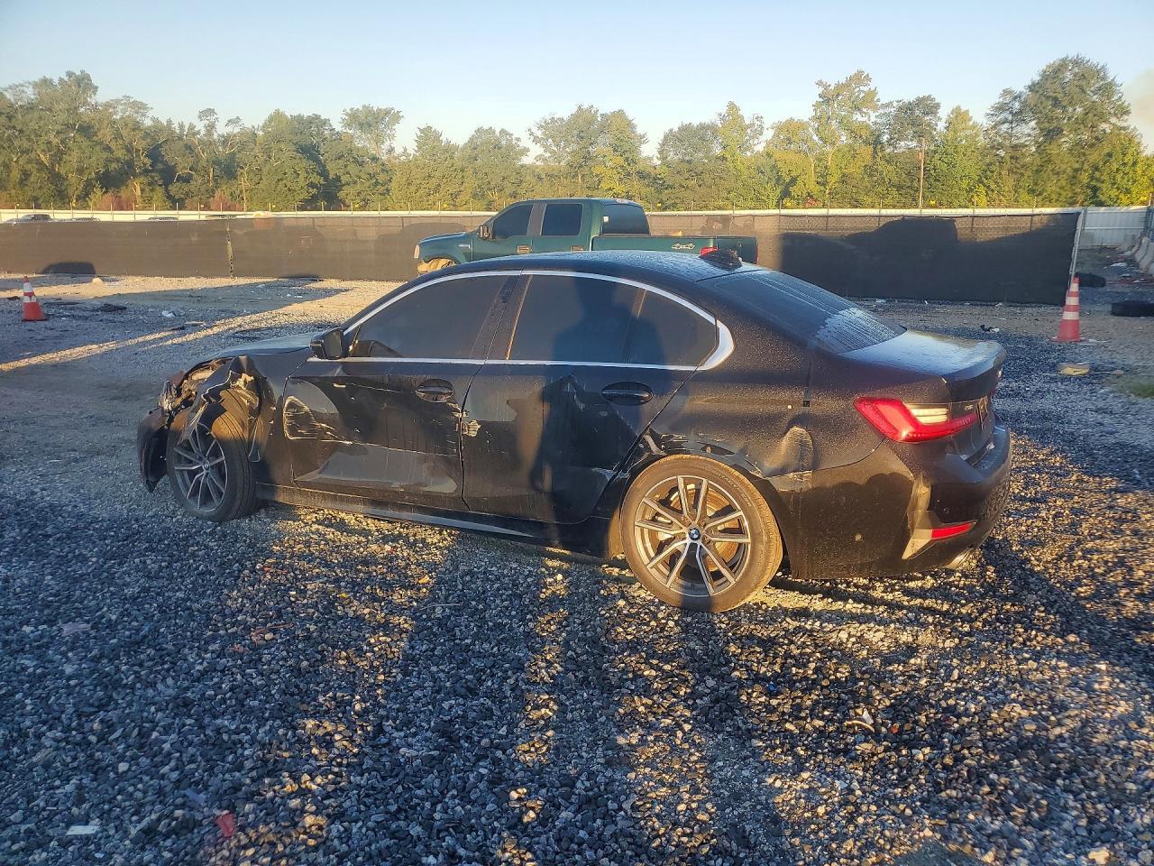 2021 BMW 330I - zdjęcie 2