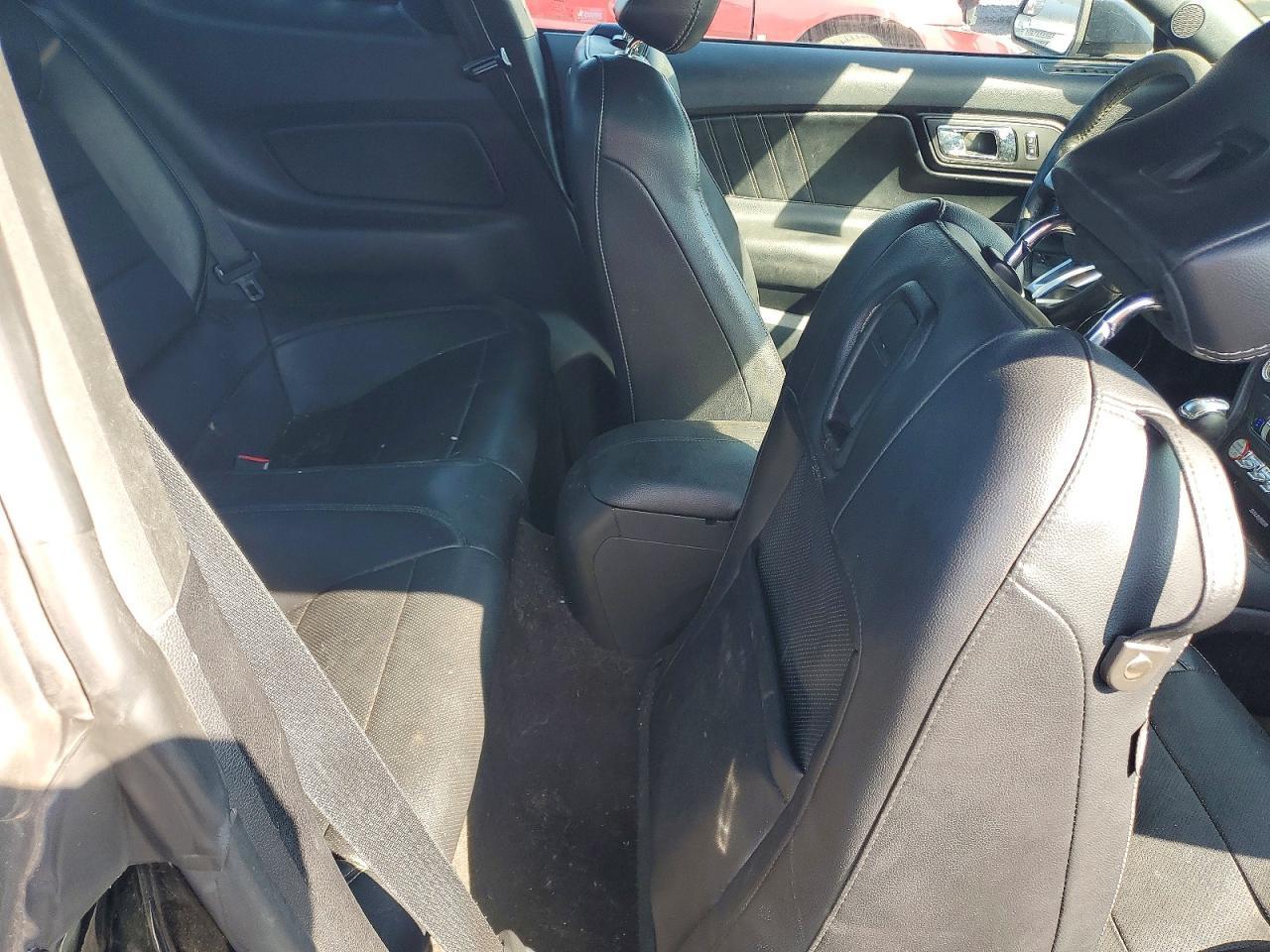 2016 Ford Mustang - zdjęcie 10