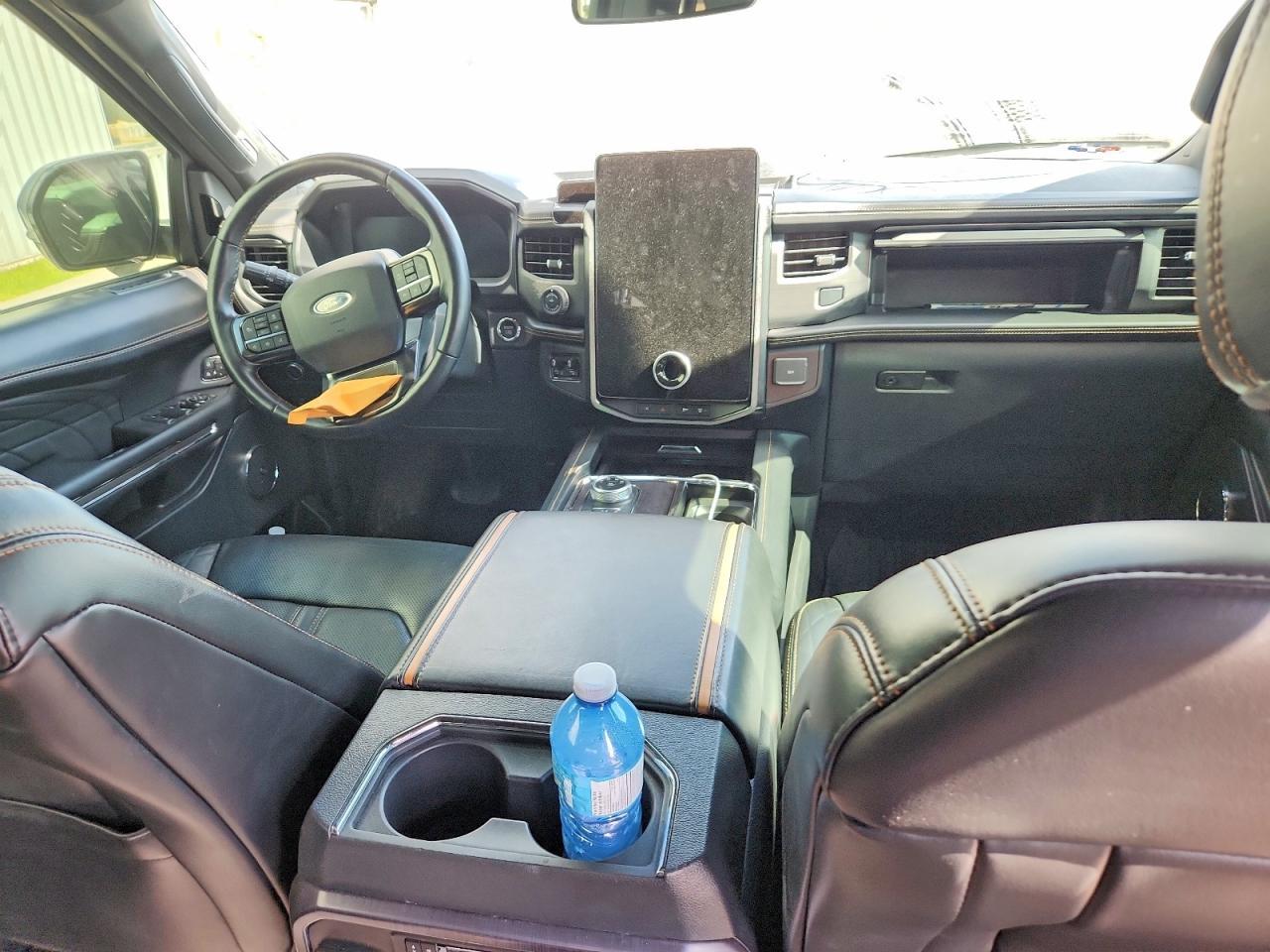 2022 Ford Expedition Platinum - zdjęcie 8