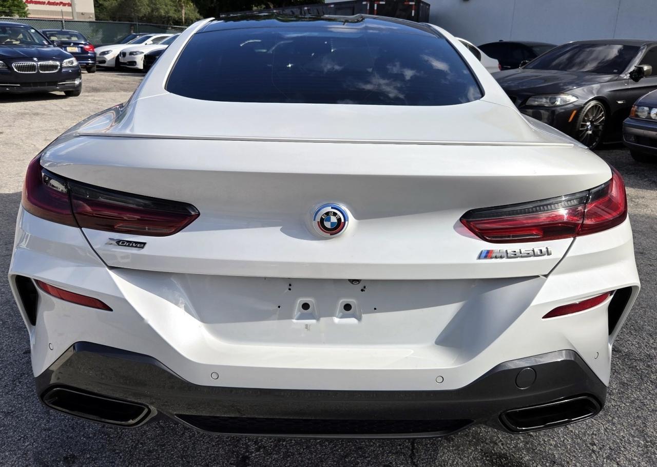2022 BMW M850Xi - zdjęcie 7