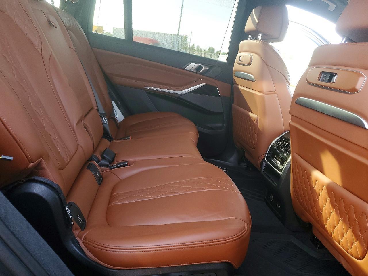 2024 BMW X7 xDrive40I - zdjęcie 11