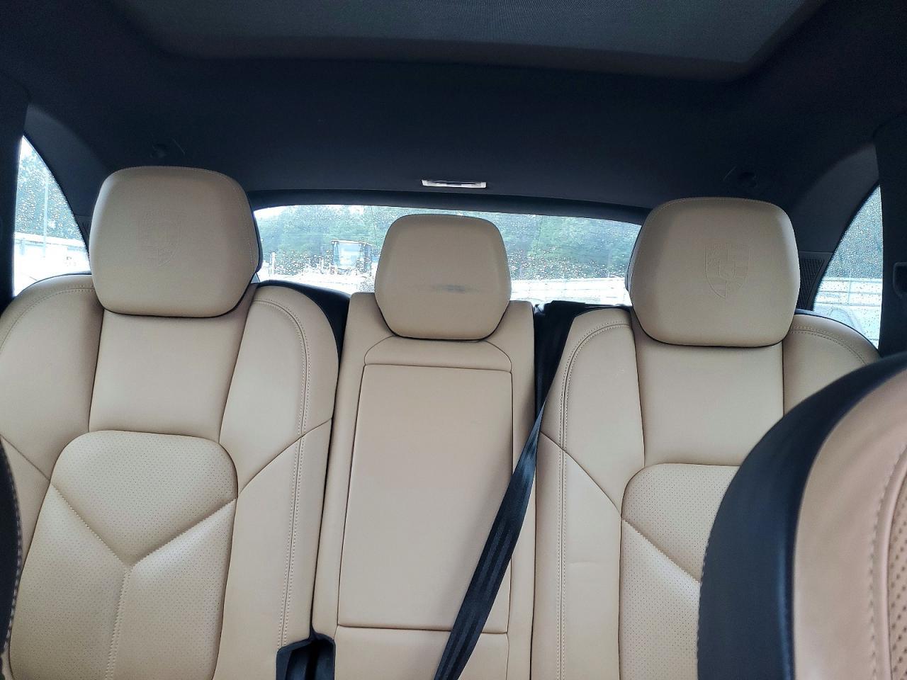 2017 Porsche Cayenne - zdjęcie 10