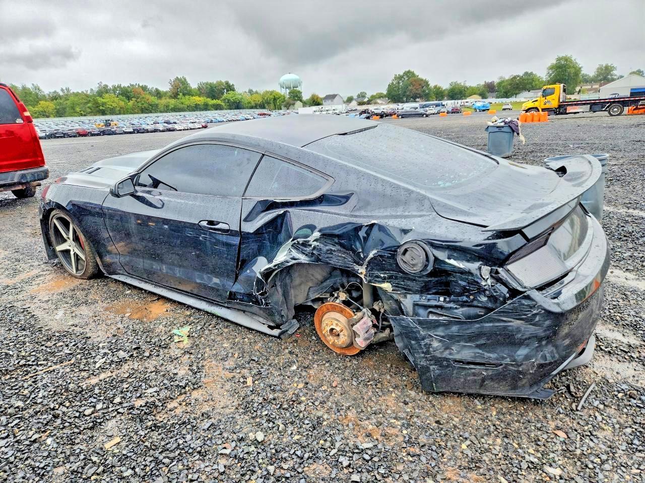 2015 Ford Mustang - zdjęcie 2