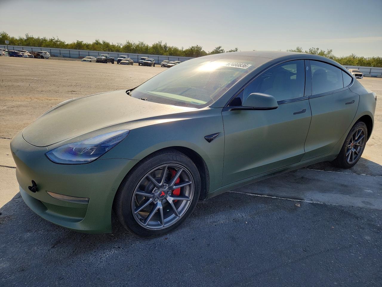 2021 Tesla Model 3 - zdjęcie główne