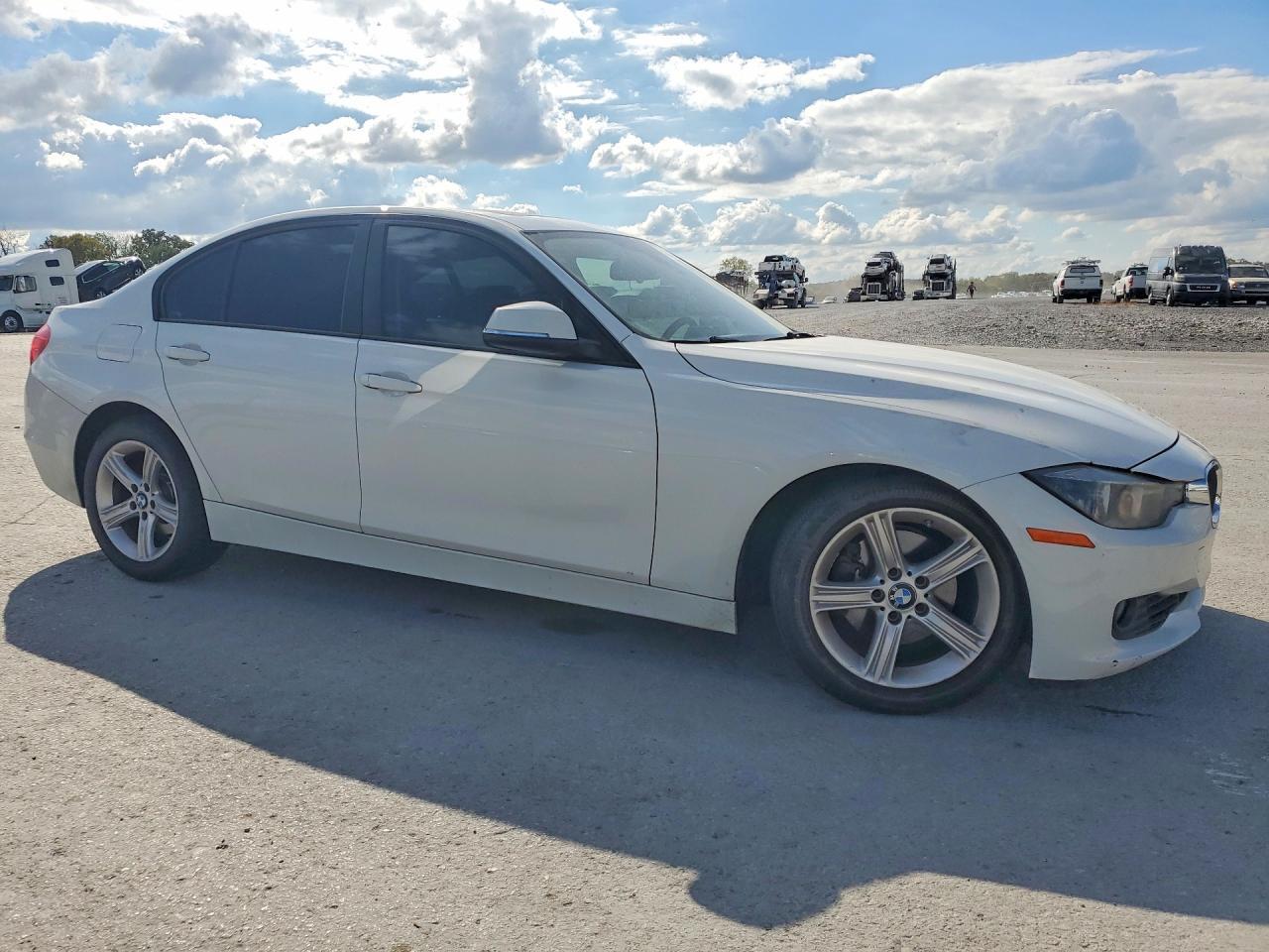 2013 BMW 328 I - zdjęcie 4