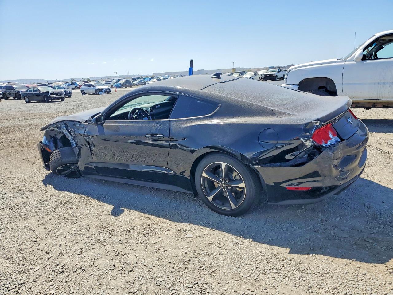 2021 Ford Mustang - zdjęcie 2