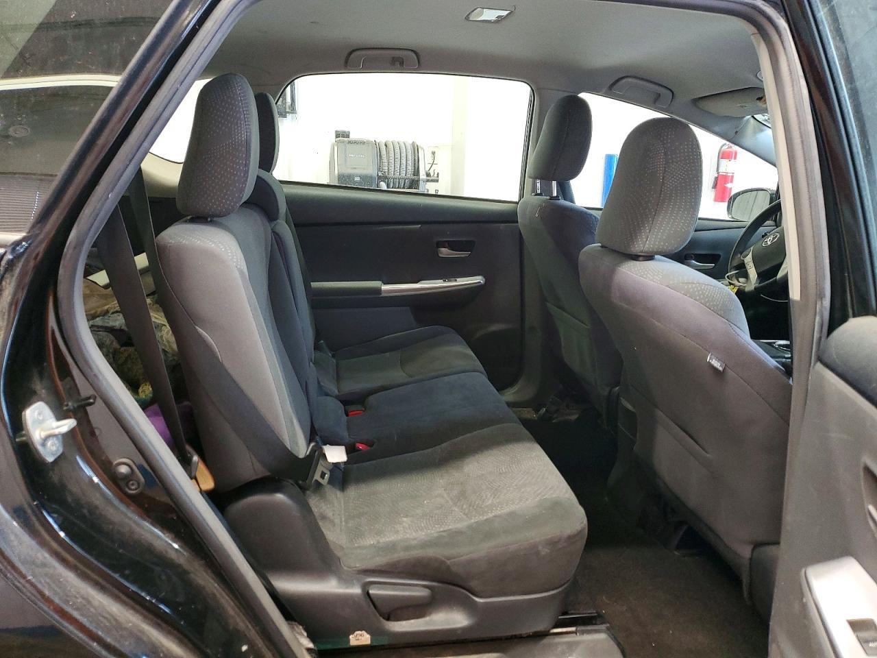 2013 Toyota Prius V Two - zdjęcie 11