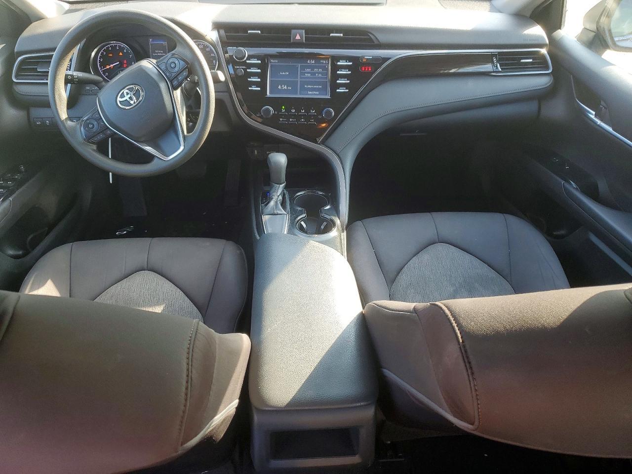 2019 Toyota Camry Le - zdjęcie 8