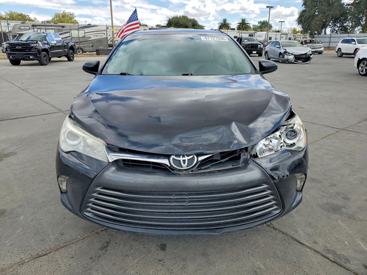 2017 Toyota Camry Le - zdjęcie 5