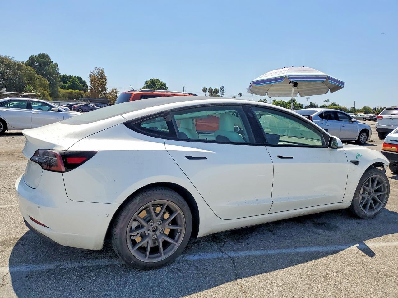 2022 Tesla Model 3 - zdjęcie 3