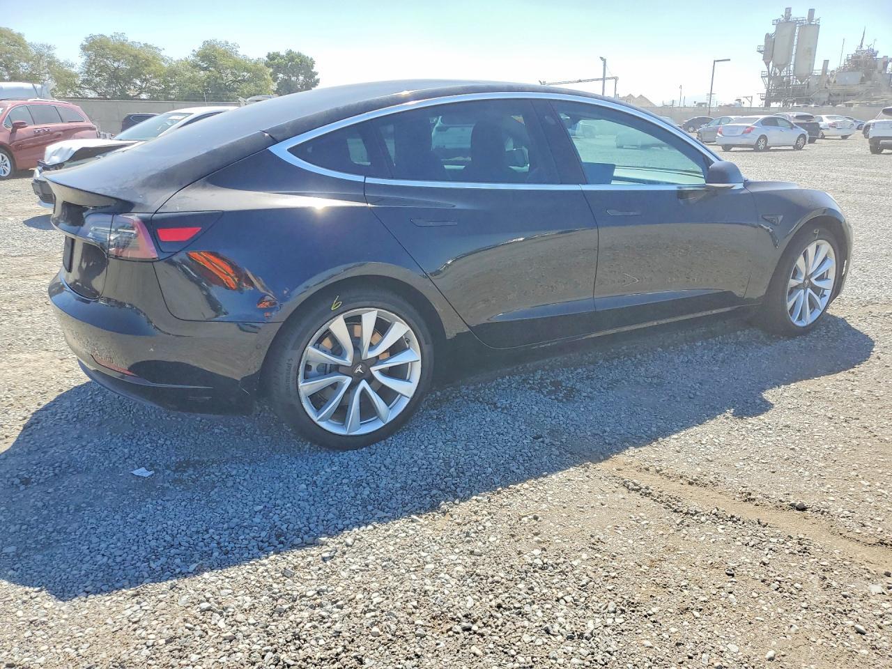 2019 Tesla Model 3 - zdjęcie 3