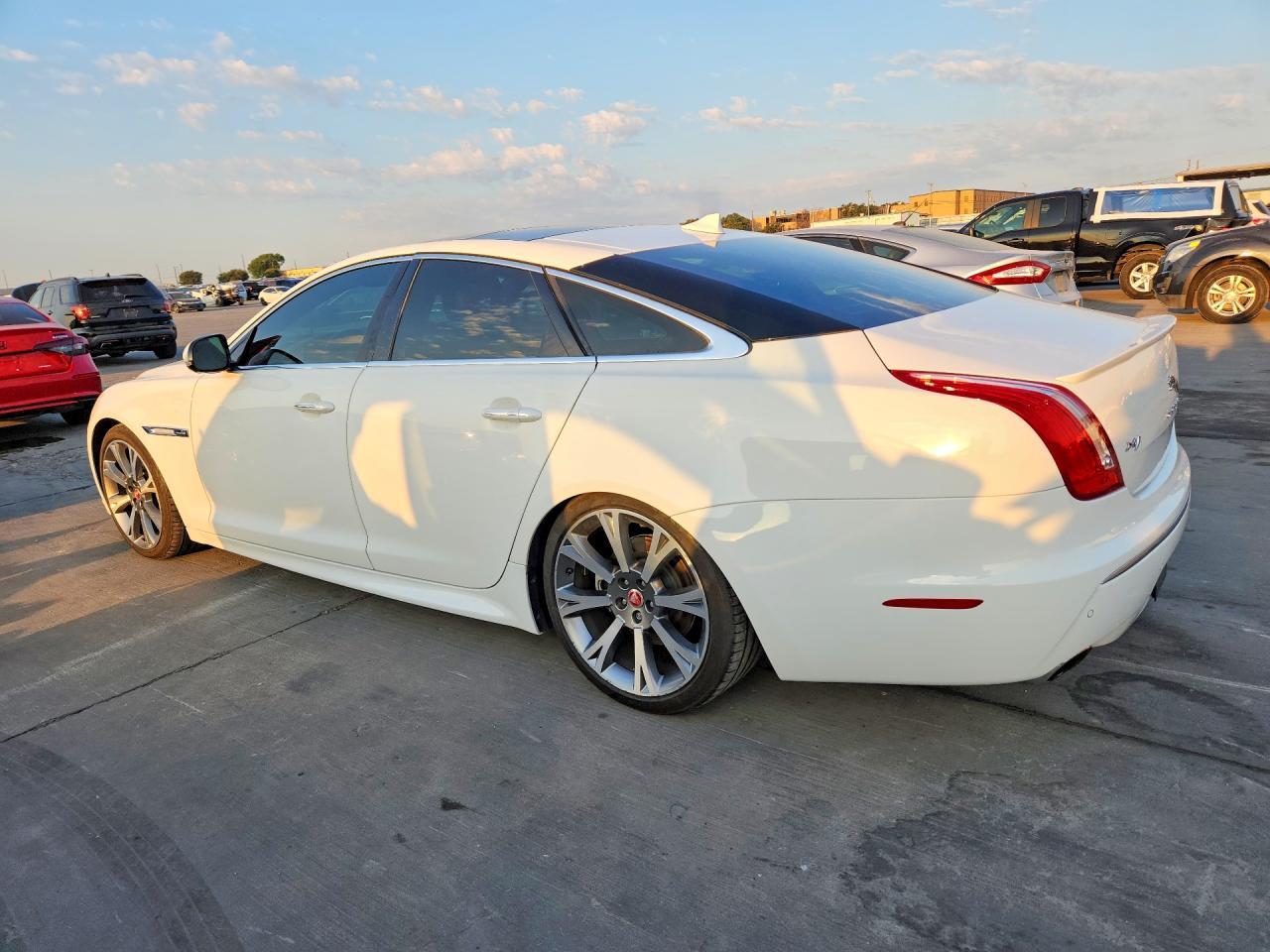 2015 Jaguar Xj - zdjęcie 2