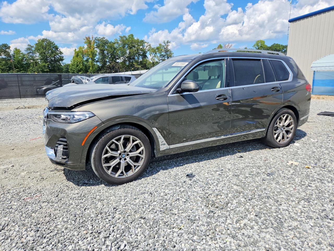 2021 BMW X7 xDrive40I - zdjęcie główne