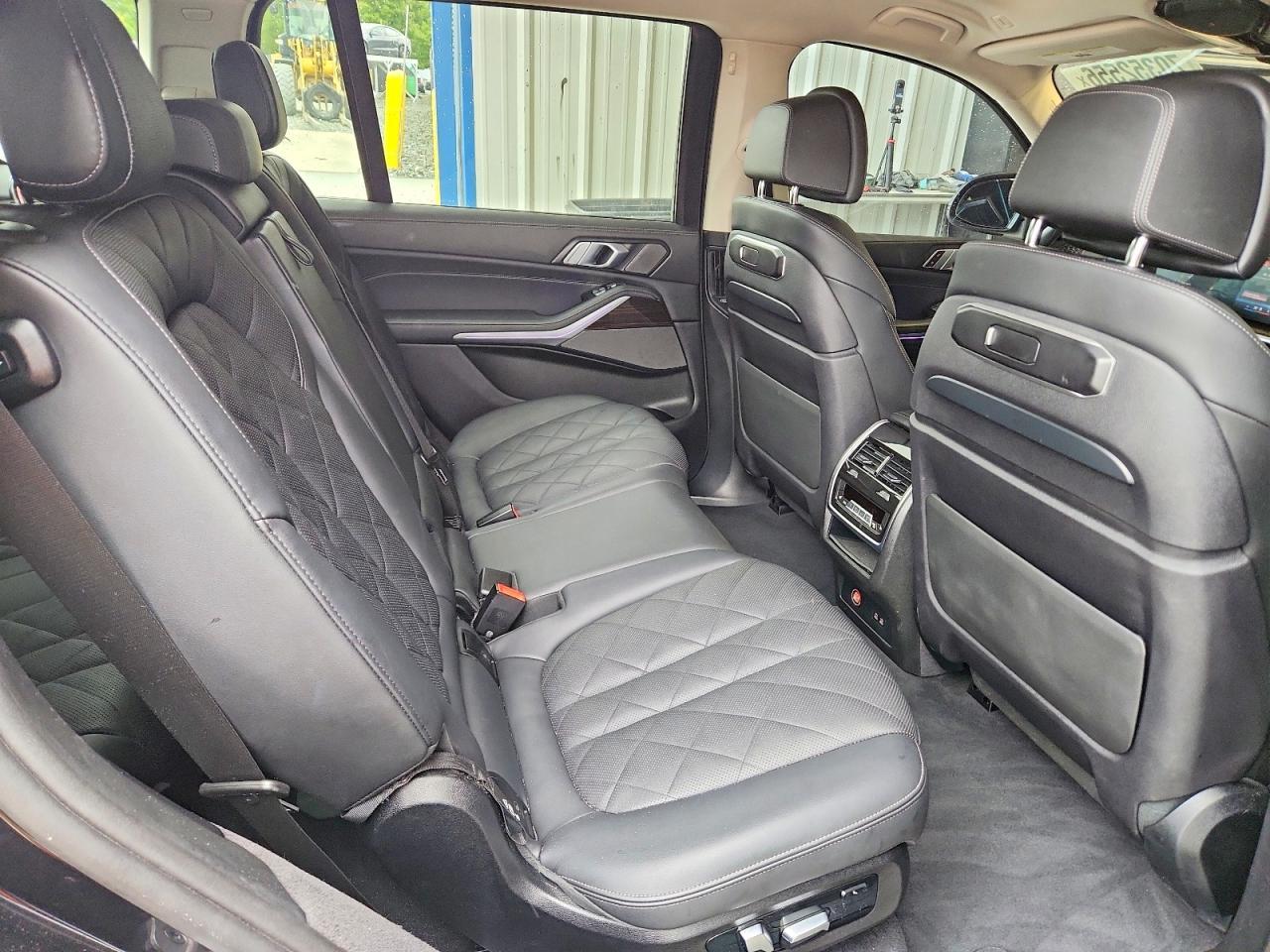 2024 BMW X7 xDrive40I - zdjęcie 11