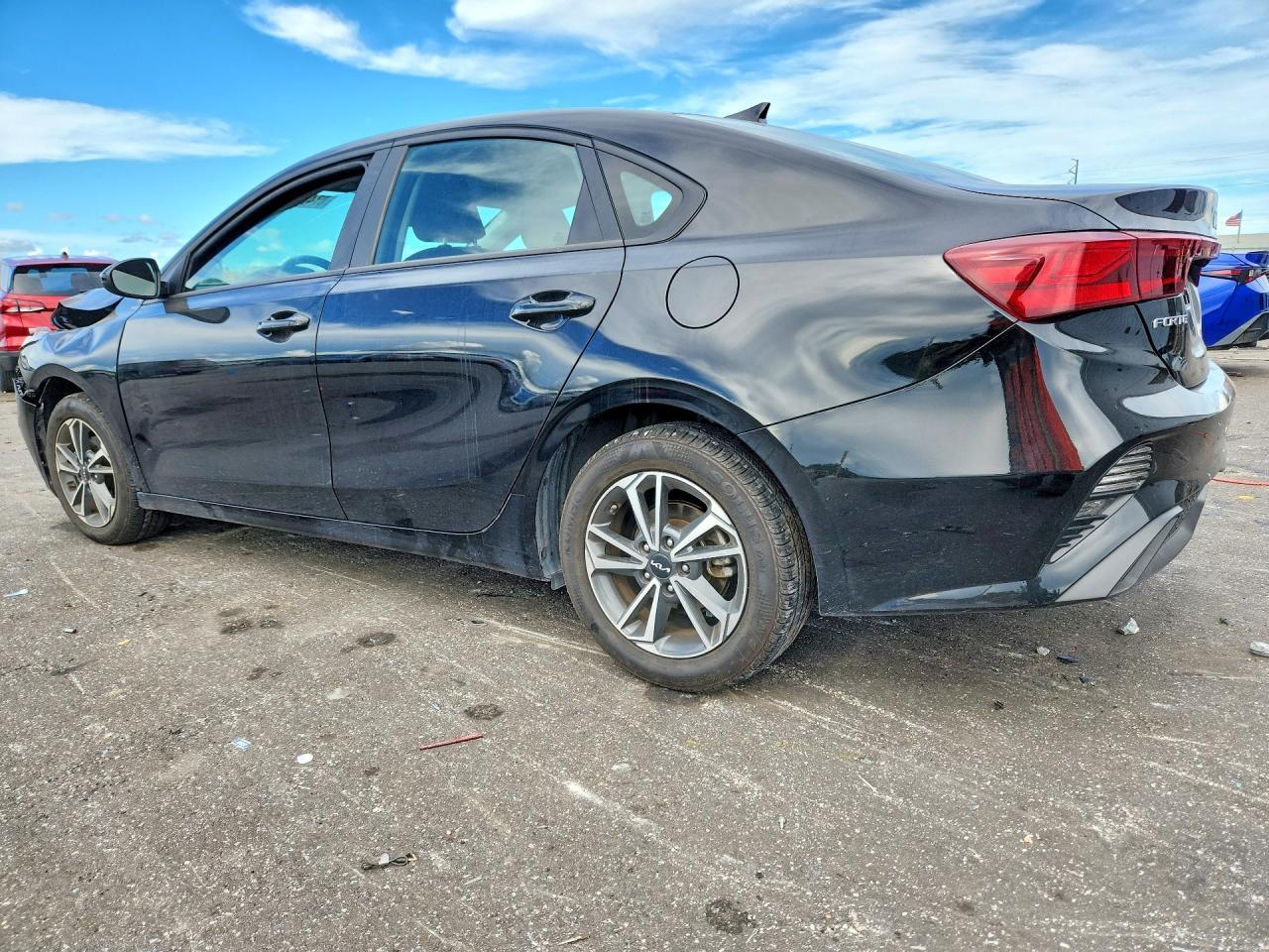 2024 Kia Forte Lxs - zdjęcie 2