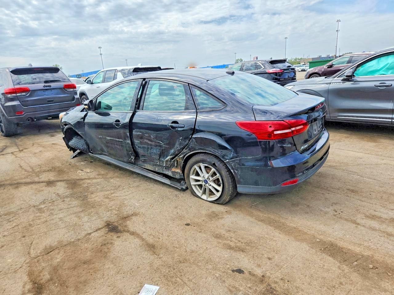 2017 Ford Focus - zdjęcie 2