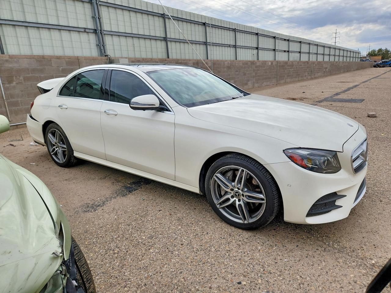 2017 Mercedes-Benz E 300 4Matic - zdjęcie 4