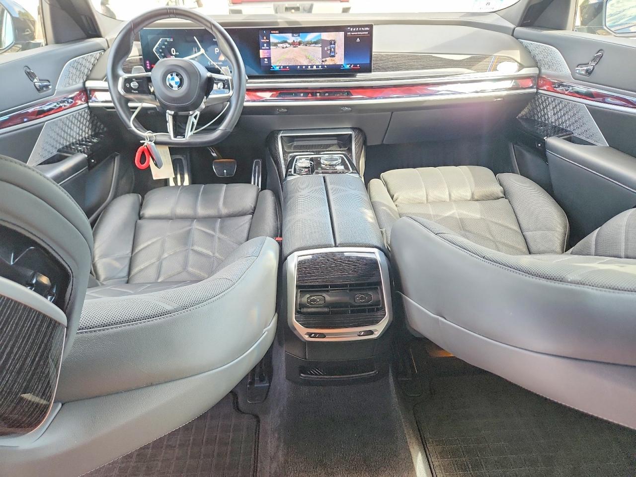 2024 BMW 760 Xi - zdjęcie 8