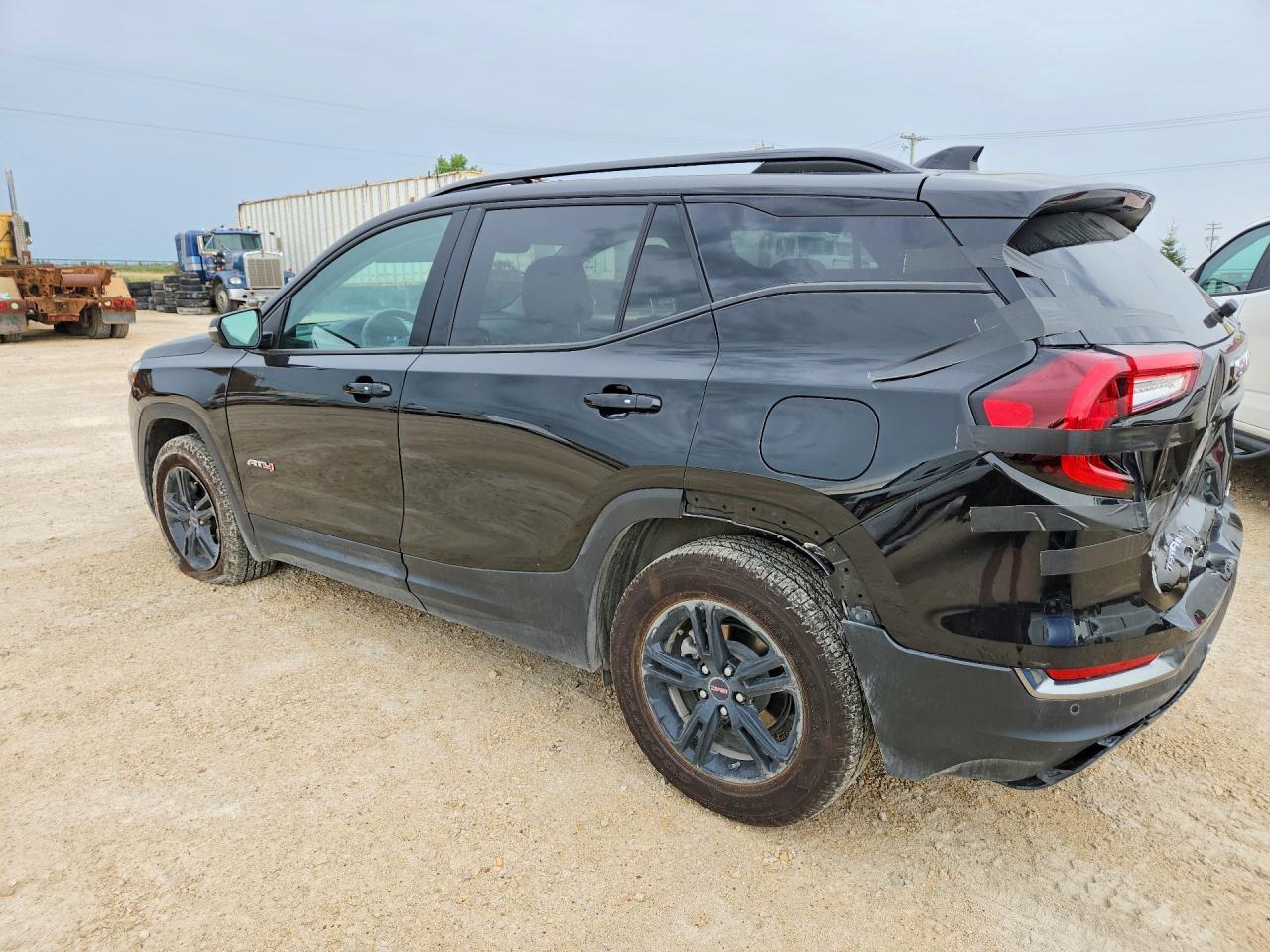 2024 GMC Terrain At4 - zdjęcie 2