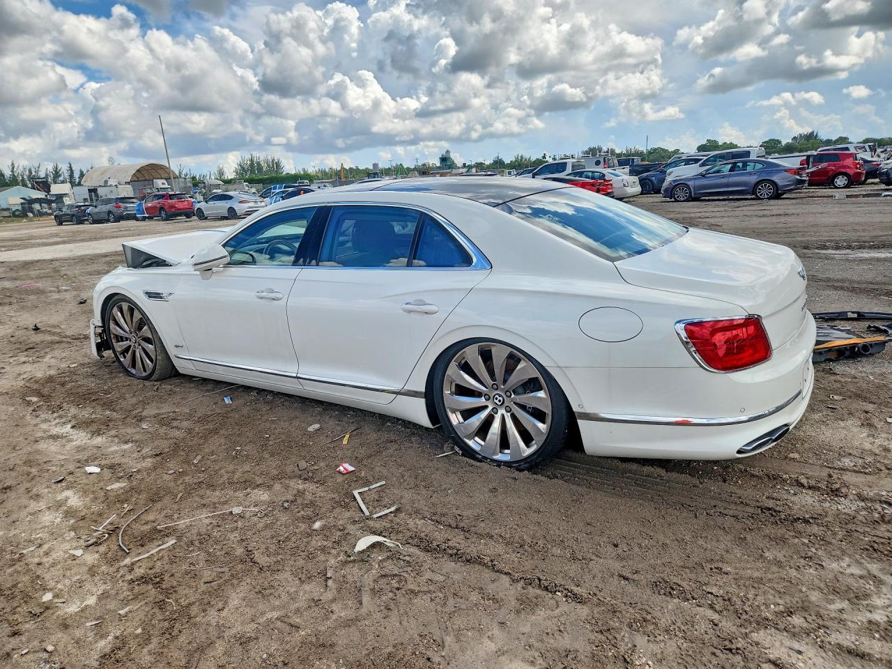 2022 Bentley Flying Spur - zdjęcie 2