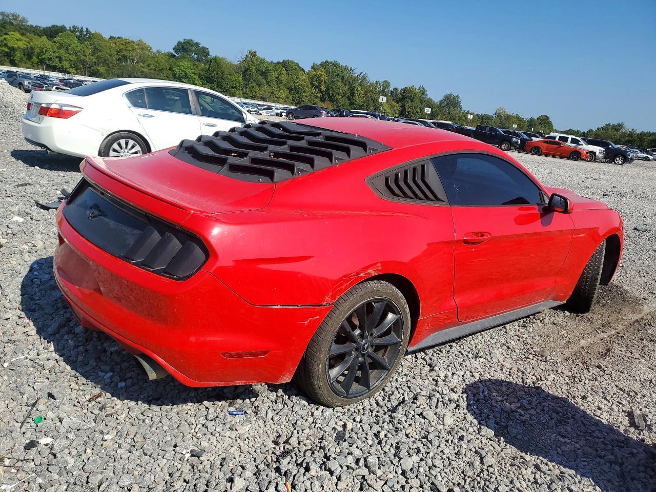 2015 Ford Mustang - zdjęcie 3