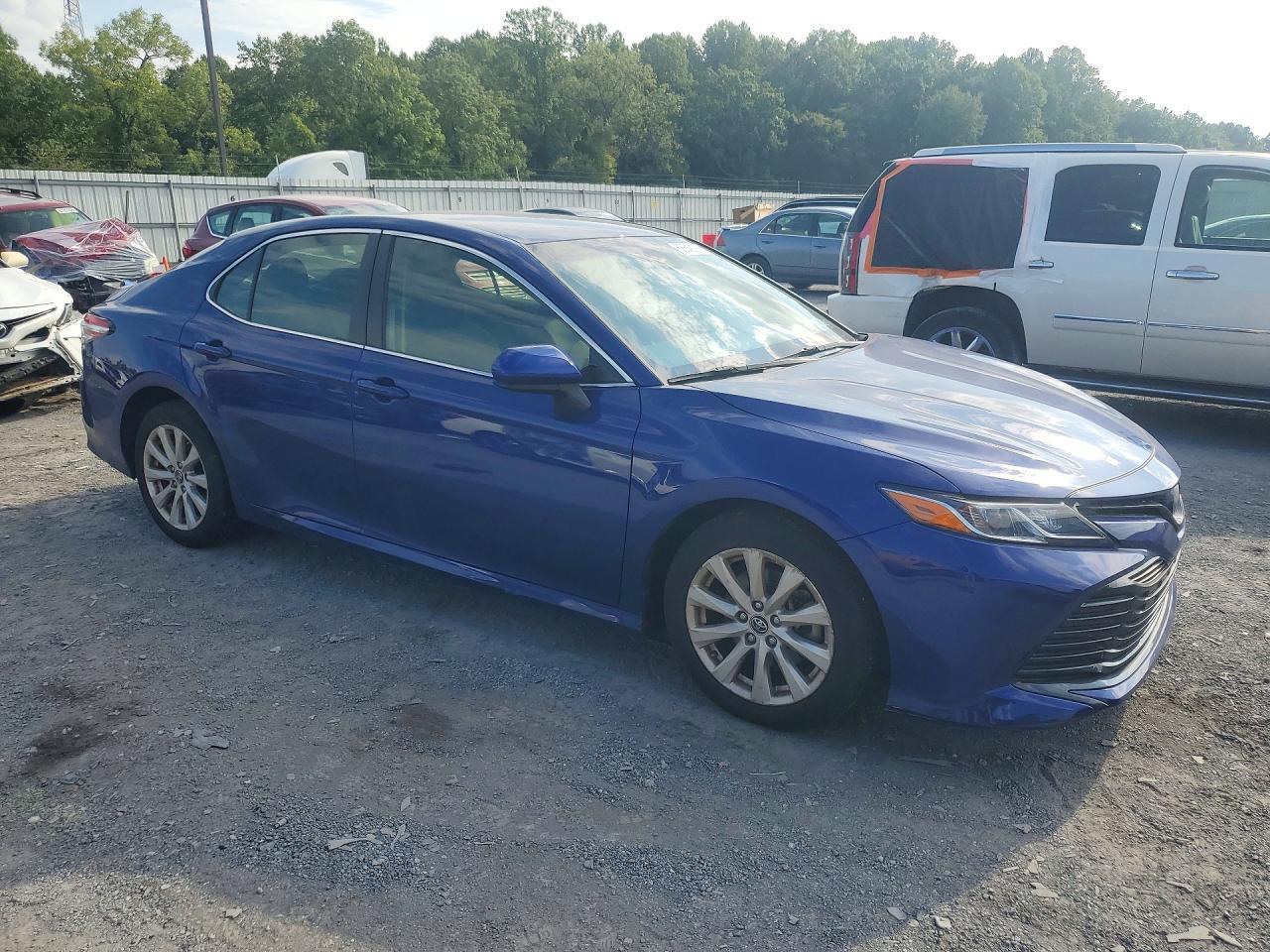 2018 Toyota Camry Le - zdjęcie 4