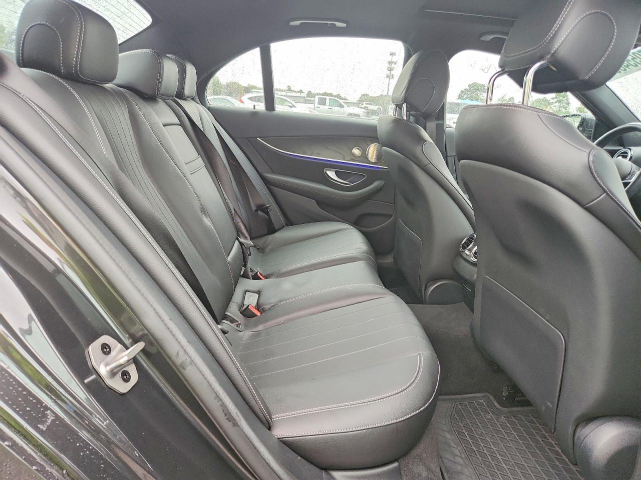 2023 Mercedes-Benz E 350 4Matic - zdjęcie 10