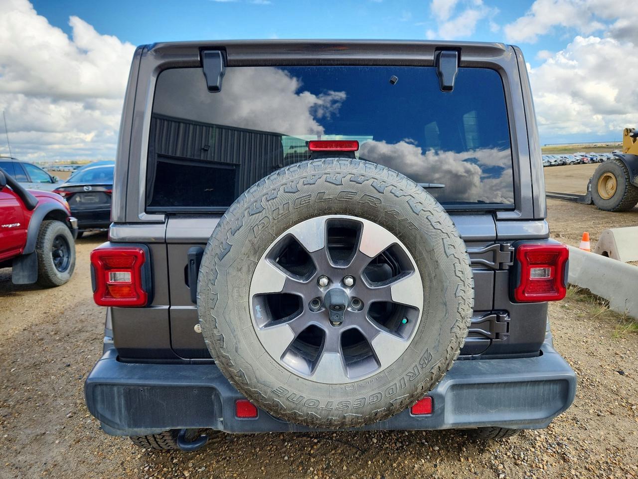 2019 Jeep Wrangler Unlimited Sahara - zdjęcie 6