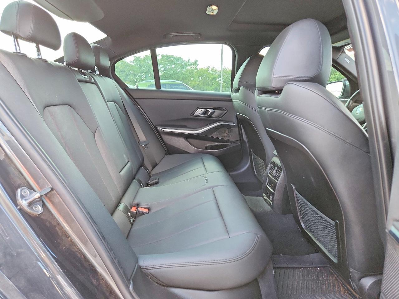 2019 BMW 330I - zdjęcie 10