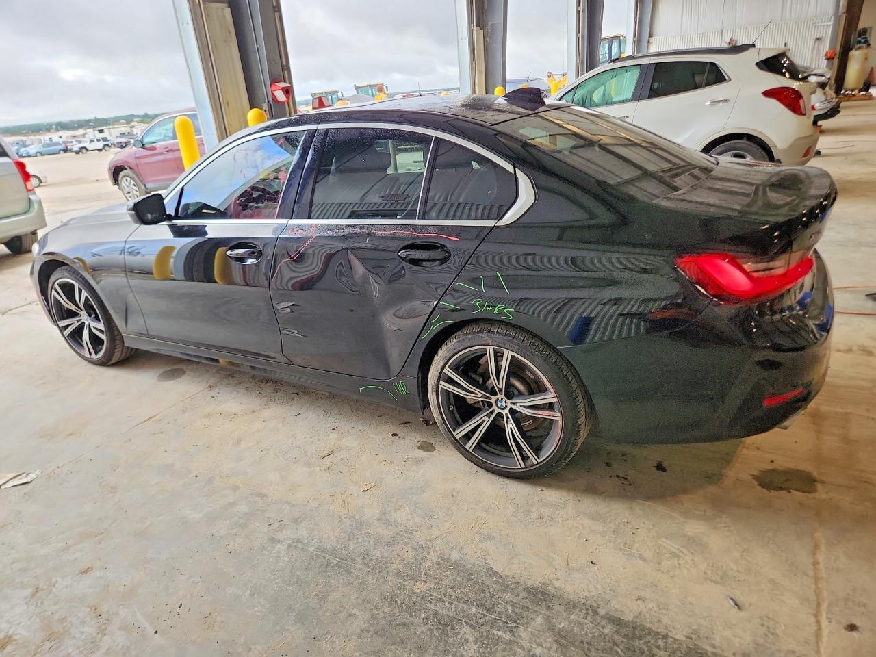 2019 BMW Seria 3 330i - zdjęcie 2