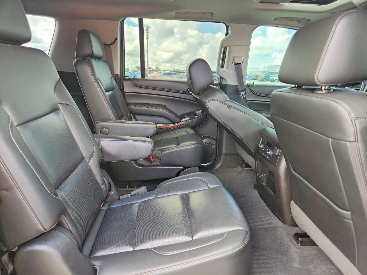 2019 Chevrolet Suburban K1500 Premier - zdjęcie 11