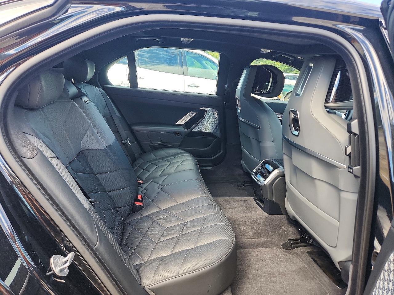 2024 BMW 760 Xi - zdjęcie 10
