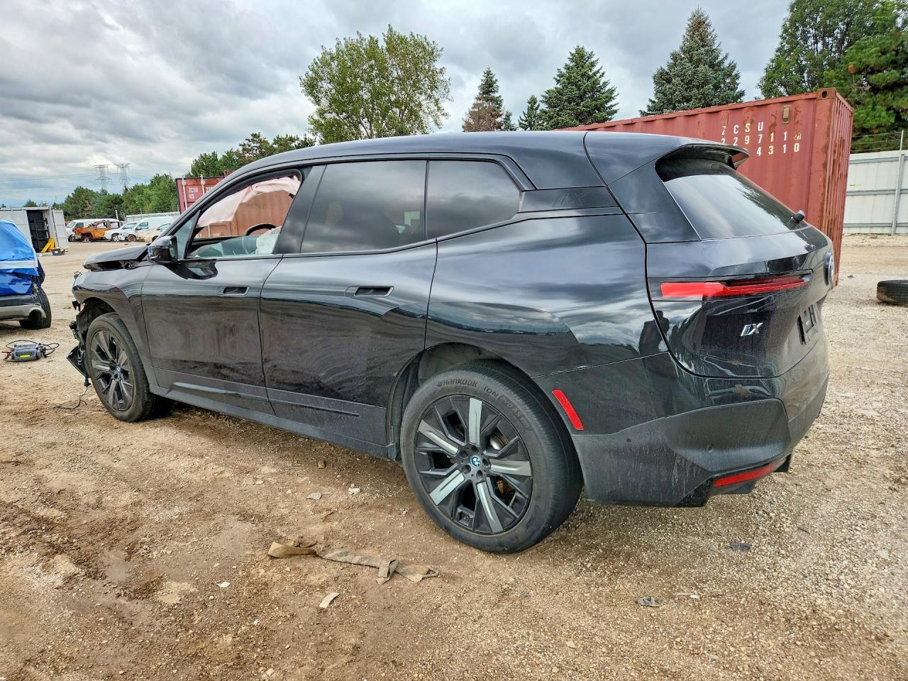 2022 BMW Ix xDrive50 - zdjęcie 2