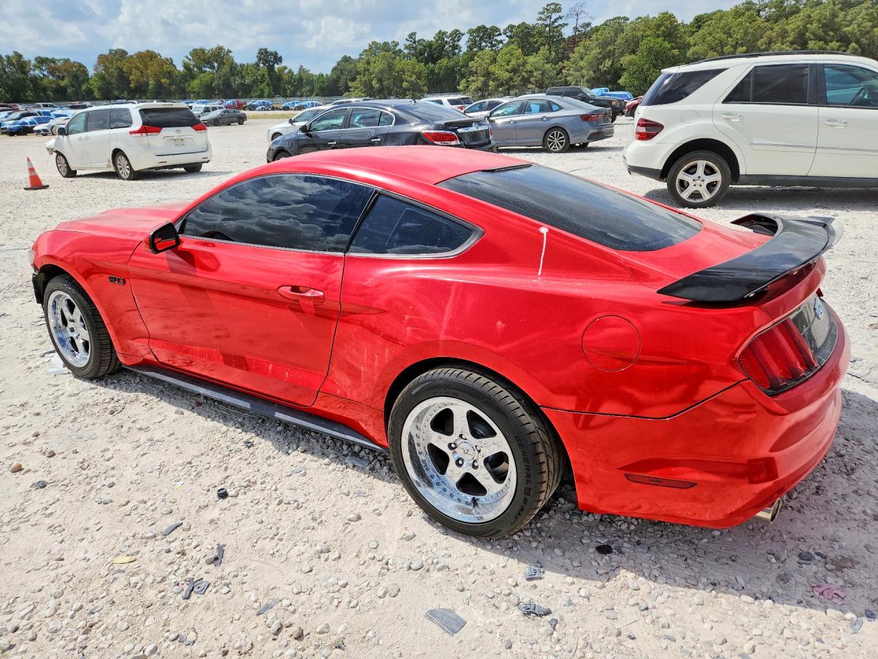 2015 Ford Mustang - zdjęcie 2