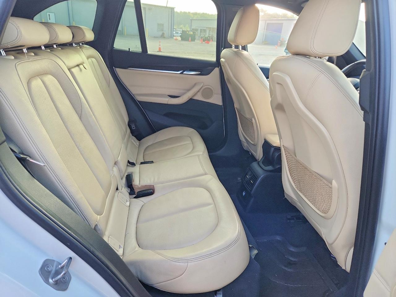 2016 BMW X1 xDrive28I - zdjęcie 10
