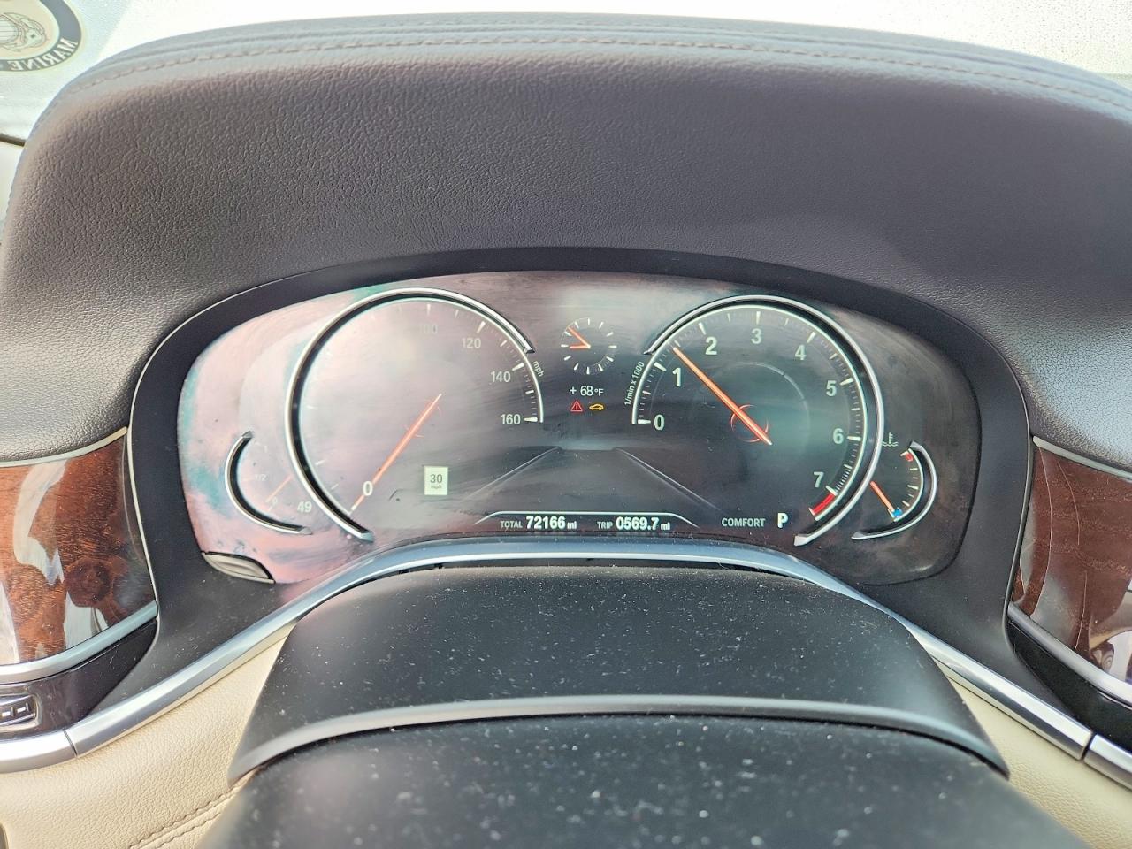 2016 BMW Seria 7 750i - zdjęcie 9