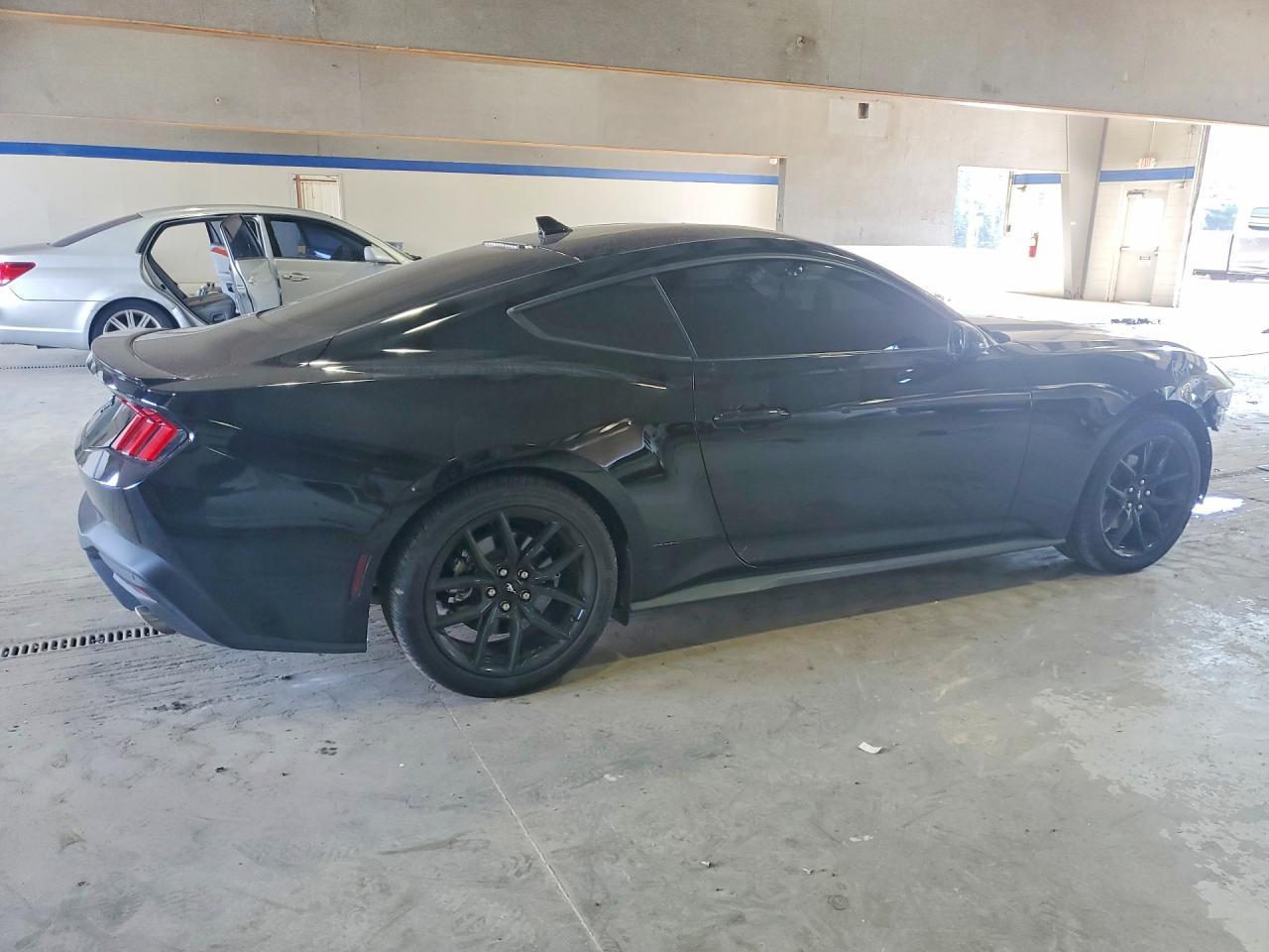 2025 Ford Mustang - zdjęcie 3