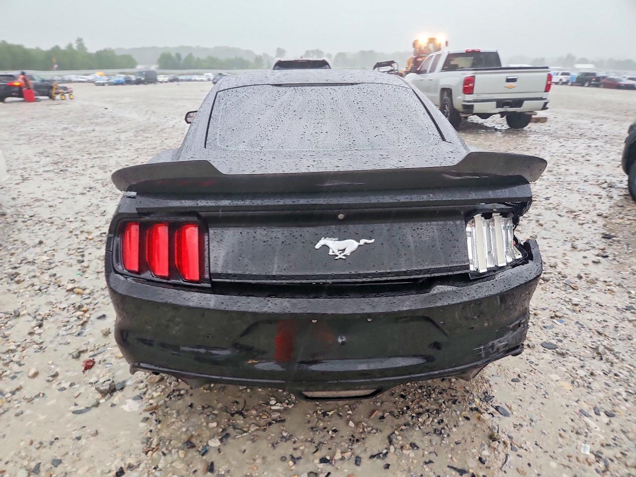 2017 Ford Mustang - zdjęcie 6